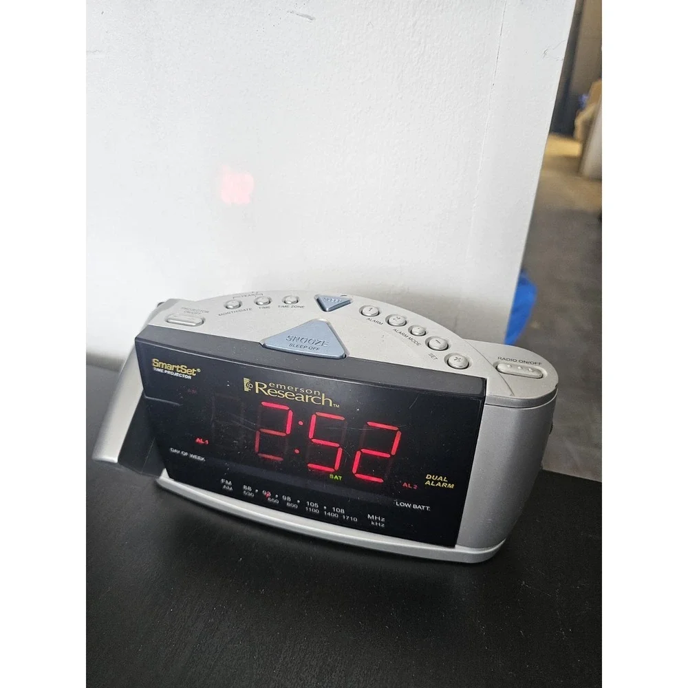 Emerson Research Alarm Clock AM/FM Radio Smart Set Time Projection Model CKS3516